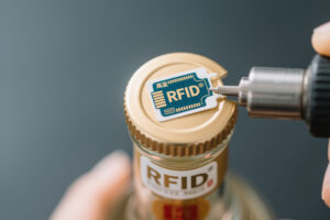RFID防偽成本直降70%！某白酒企業年省千萬的打假方...