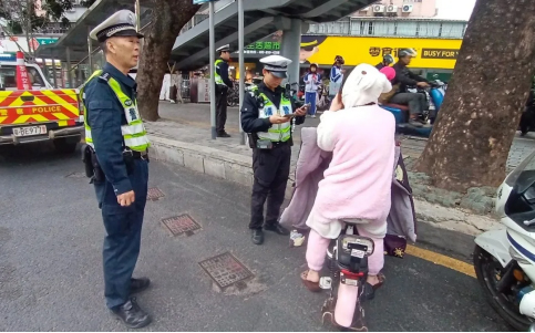 深圳交警電動車RFID試點封面圖，展示RFID技術(shù)在城市交通管理中的應(yīng)用
